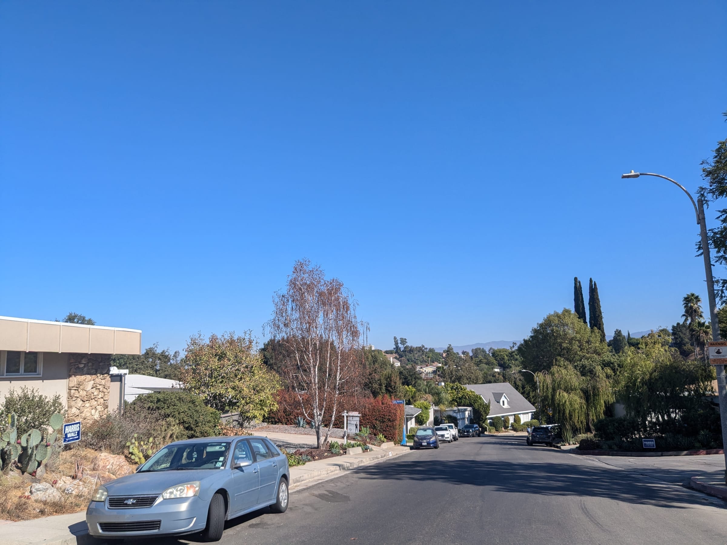 Panoramic view of Laurelwood neighborhood in Studio City, highlighting natural landscapes